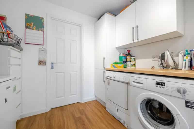 Spacious 4-Bedroom Townhouse Near Enfield Chase Station