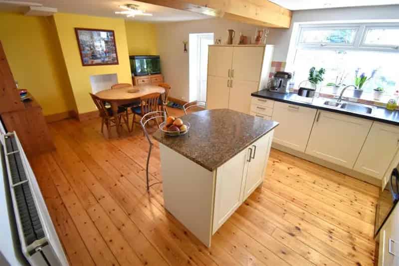 5 Bedroom Semi-Detached House for Sale