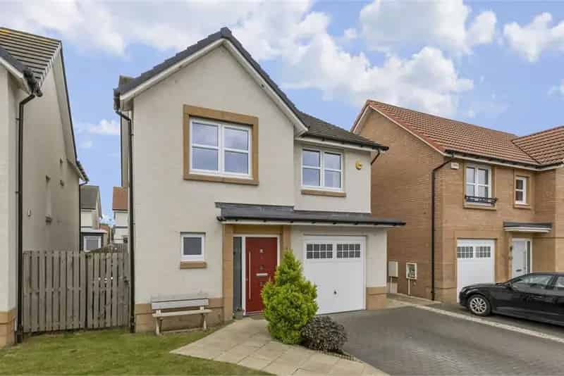 4 Bed Detached House with Open Plan Living