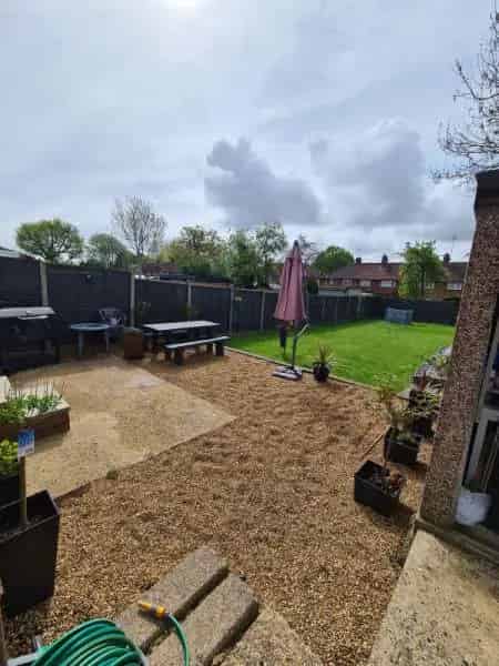 3 Bedroom Semi-Detached House Large Driveway Garden Garage