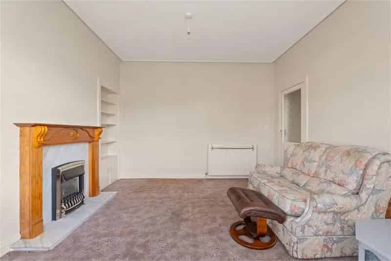 3 Bed Detached House with 2 Reception Rooms and Garden
