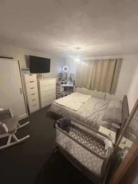 Huge 2 Bedroom Ground Floor Flat Lovely Area