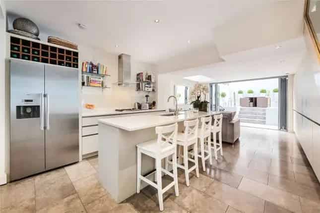 Family House for Sale in Chelsea SW10
