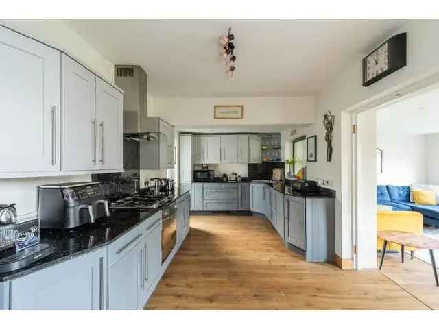 4 Bedroom Detached House for Sale in Cramond