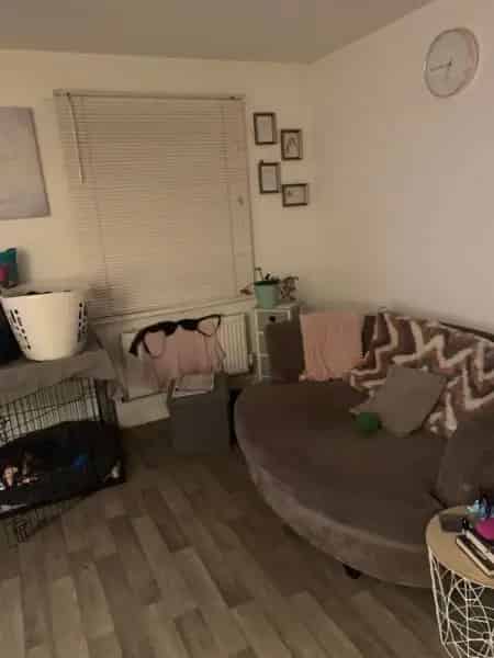 2 Bed Semi Detached House with Garden and Parking