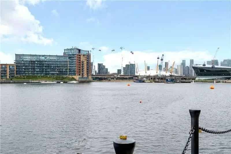 2 Double Bedroom Apartment Royal Docks Stunning Views Secure Parking