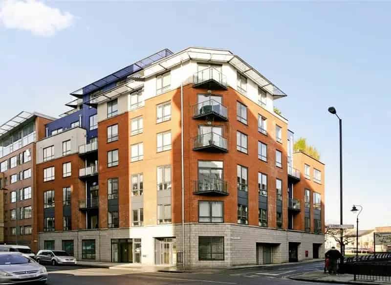 Two Bedroom Apartment in Borough - Perfect for Professionals