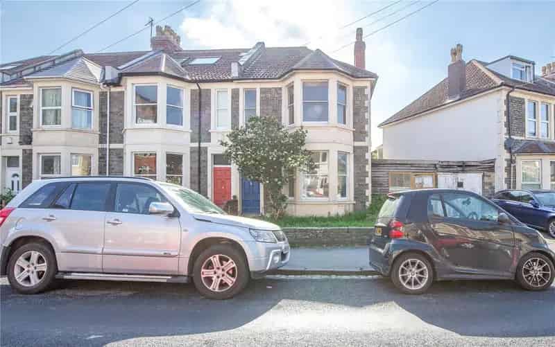 4 Bedroom End of Terrace House for Sale