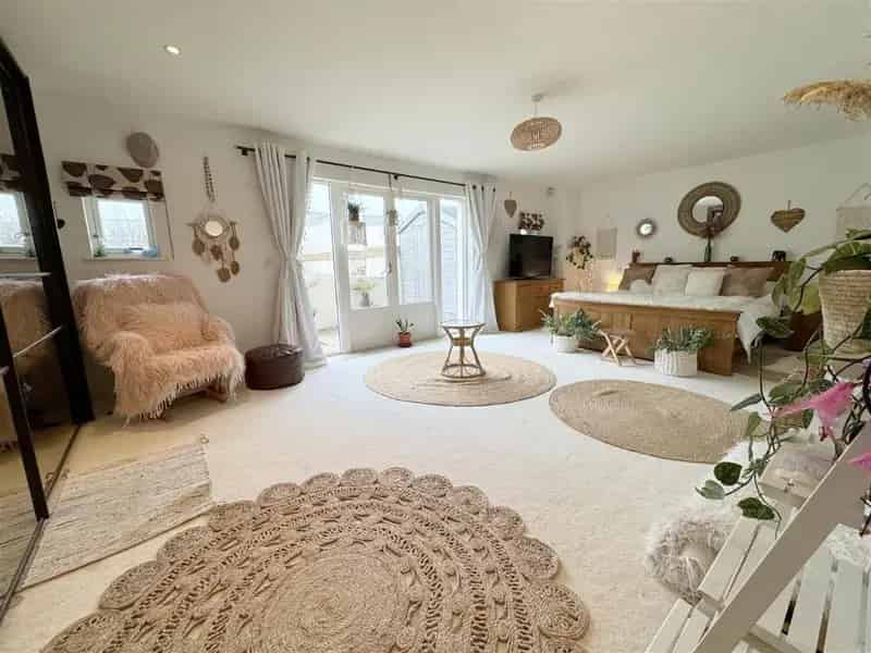5 Bed Property for Sale