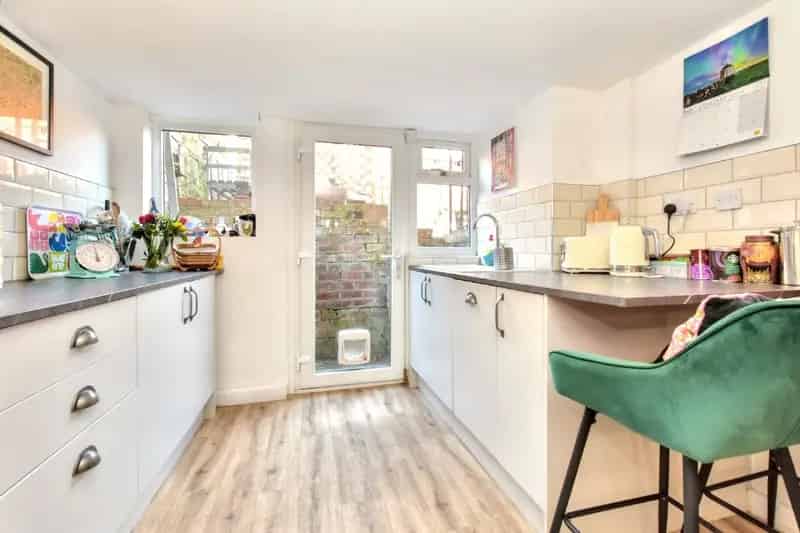2 Double Bedroom Victorian Terrace House with Garden