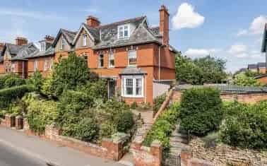 4 Bedroom Period Family Home Near Wellington Town Centre