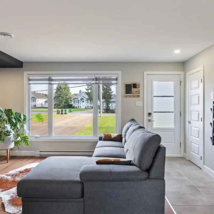 Beautiful Open Concept House For Sale