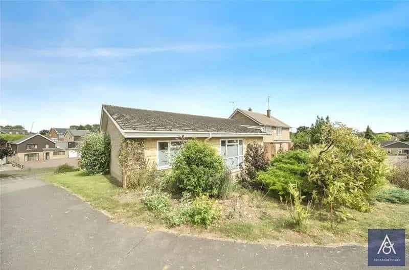 4 Bed Extended Bungalow For Sale Detached Garage Gardens