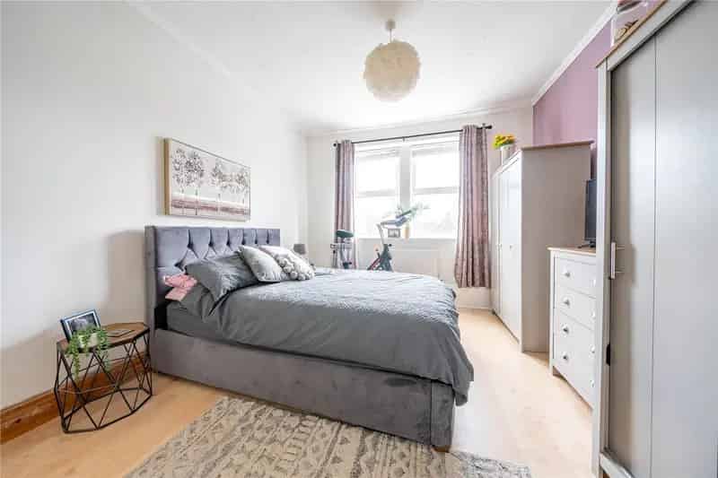 3 Bed Yorkshire Stone Terraced House Yeadon
