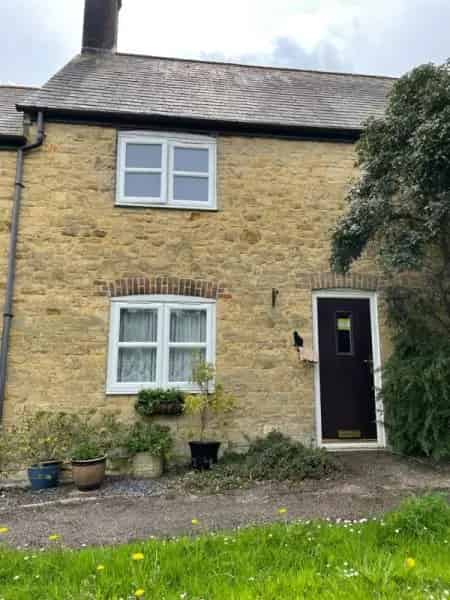 2 Bedroom Terraced House with New Kitchen and Garden