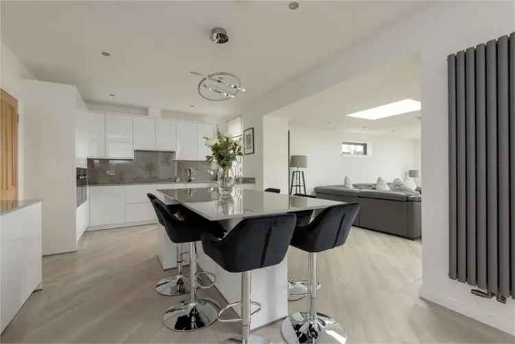 5 Bed Semi-Detached House with Breathtaking Sea Views