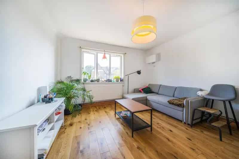 Two Bedroom Flat near Wandsworth Common - No Chain