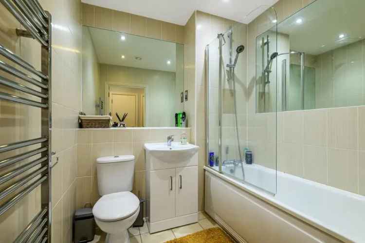 Flat For Sale in London, England