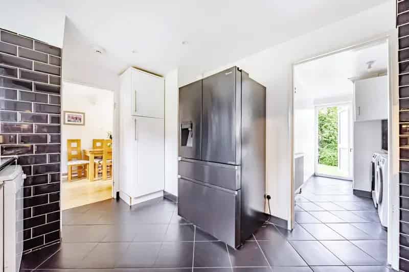 Spacious 3-Bedroom House Near Gordon Hill Station