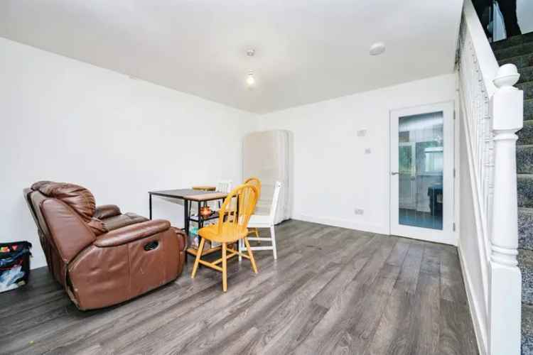 3 Bedroom Semi-Detached House London Colney