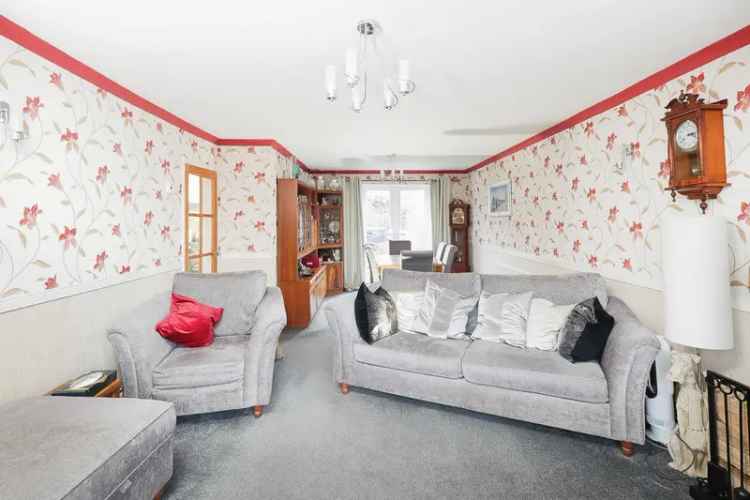 Five Bedroom Family Home Near Atherstone Town Centre