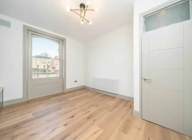 One Bedroom Period Conversion Apartment Near Twickenham Station