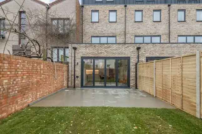 4/5 Bedroom Family Homes for Sale in Herne Hill
