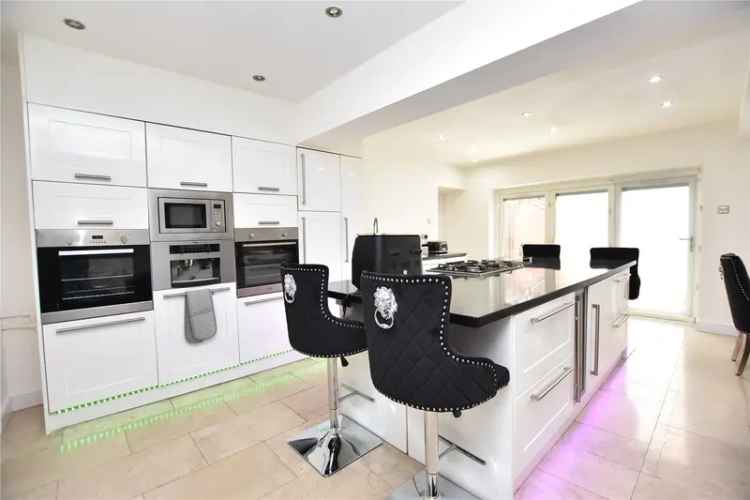 House For Sale in Leeds, England