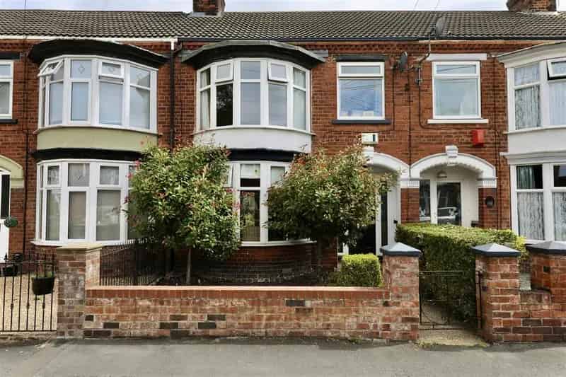 3 Bedroom Mid Terrace House For Sale