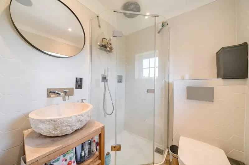 4 Bed Detached House For Sale in Basingstoke