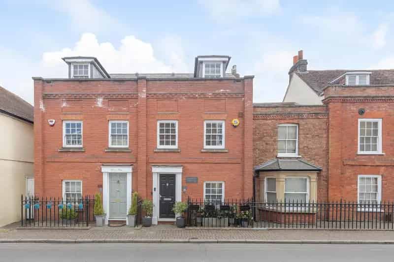 3 Bedroom Terraced House for Sale Sunbury on Thames River Views