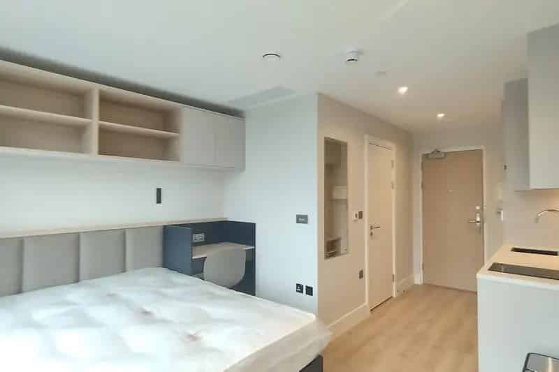 Stylish Fully Furnished Studio Flat All Bills Included