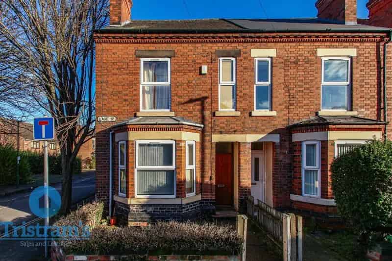 4 Bedroom Semi Detached House Near UON Bills Inclusive