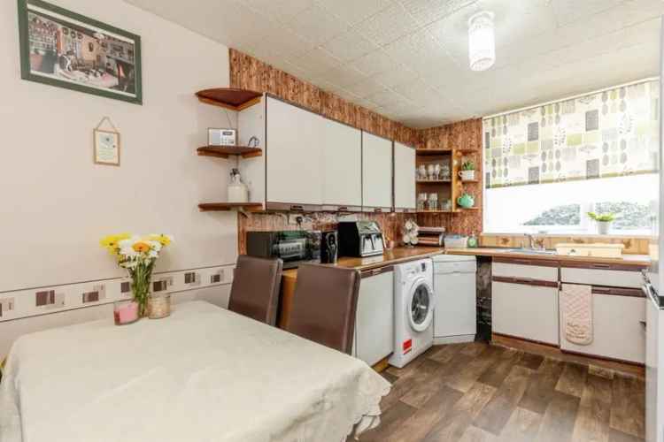 Three Bedroom Townhouse Bristol Garage Driveway Family Home