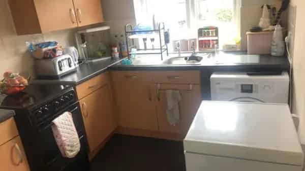 Spacious 1-Bed Flat Near Tesco and Co-op