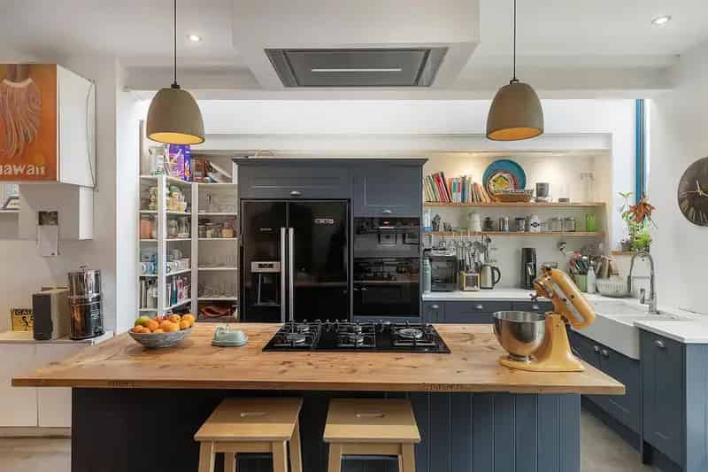 4 Bedroom Semi-Detached House For Sale West Ealing