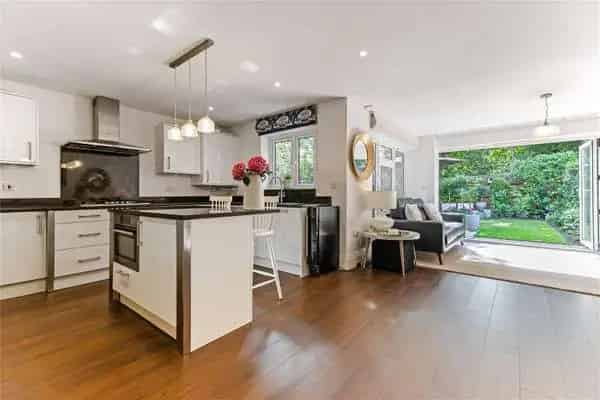 Summerwood Townhouse Sunningdale 4 Beds 2 Baths