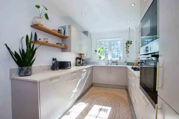 Ground Floor Apartment Near Beach with Parking