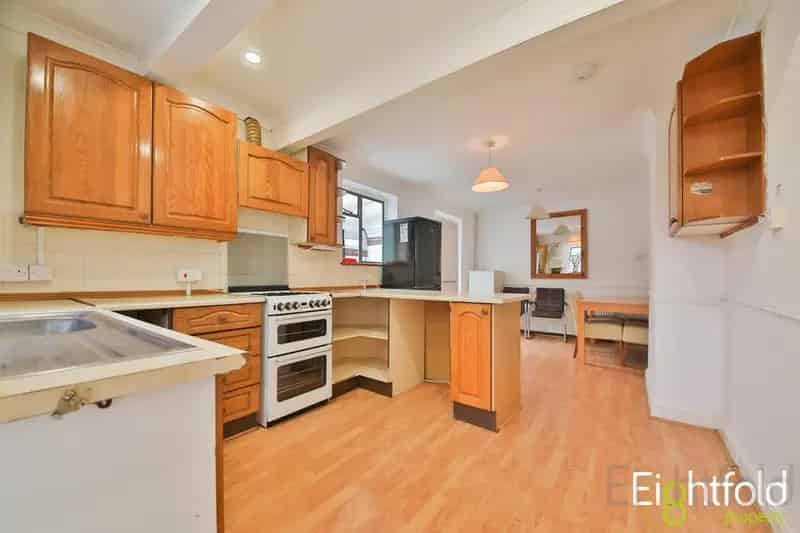 6 Bedroom Terraced House for Sale