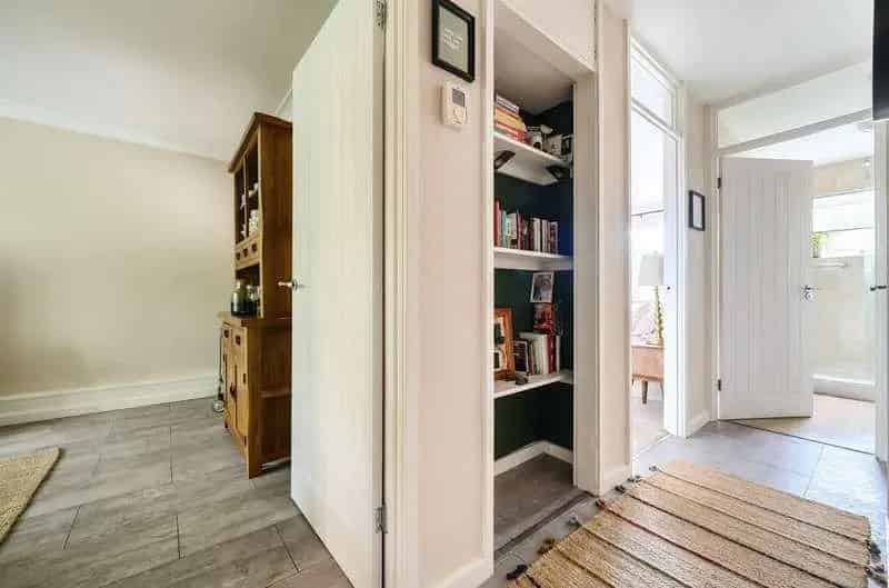 1 Bed Flat for Sale - Modern Apartment with Parking