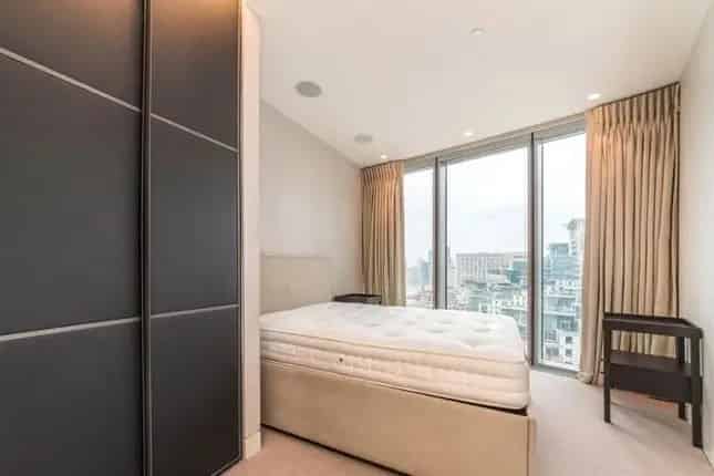 3 Bed Flat for Sale in The Tower St George Wharf Vauxhall