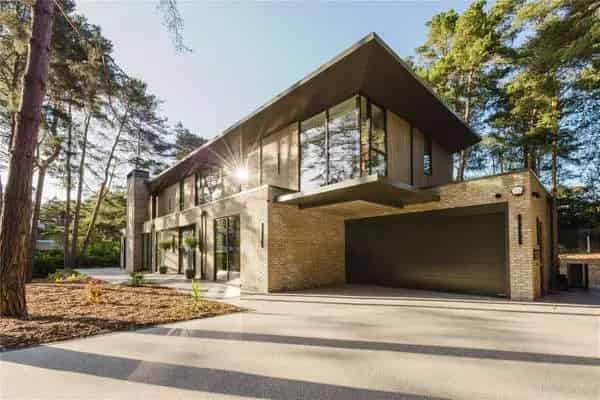 Luxury 4-Bed Home with Golf Course Views Poole BH13