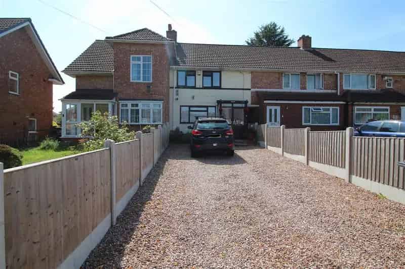 3 Bedroom Mid Terrace House For Sale