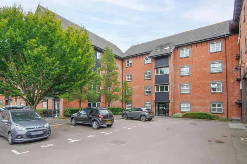 2 bedroom Flat
 For Sale
