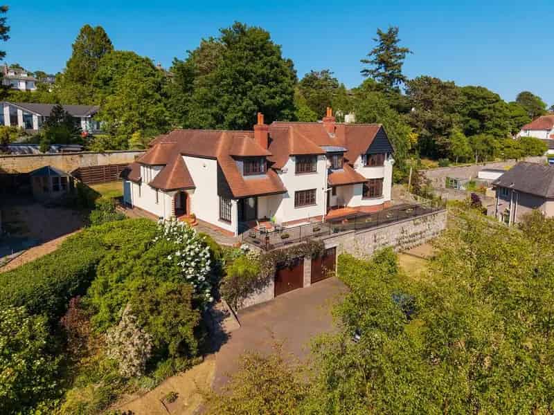 6 Bedroom House for Sale in Dundee West End