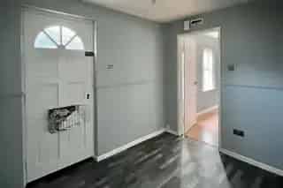 Spacious 3 Bedroom End Terrace House with Garage and Garden