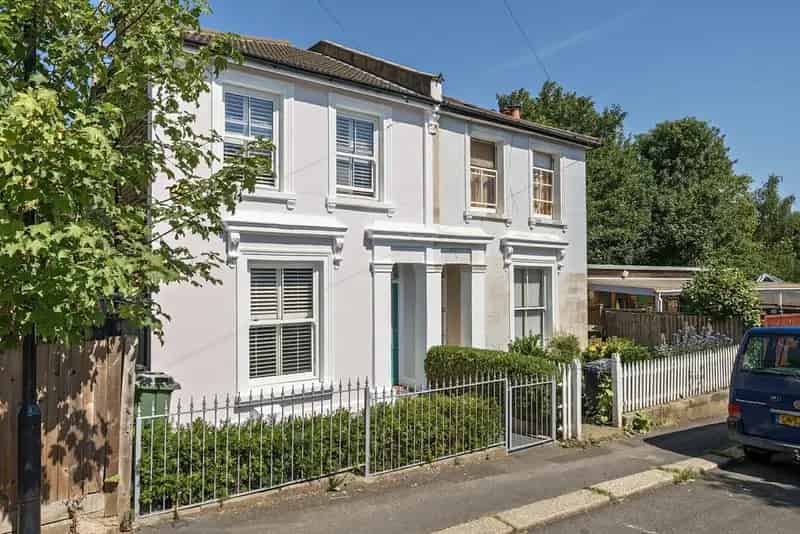 Victorian Semi-Detached House for Rent in Sydenham
