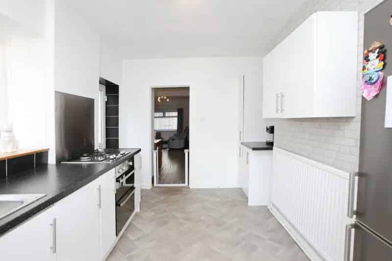 3 Bedroom Terraced House Near Amenities