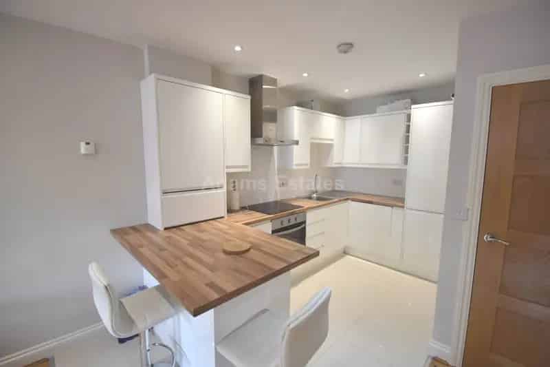 3 Bedroom Flat House to Rent
