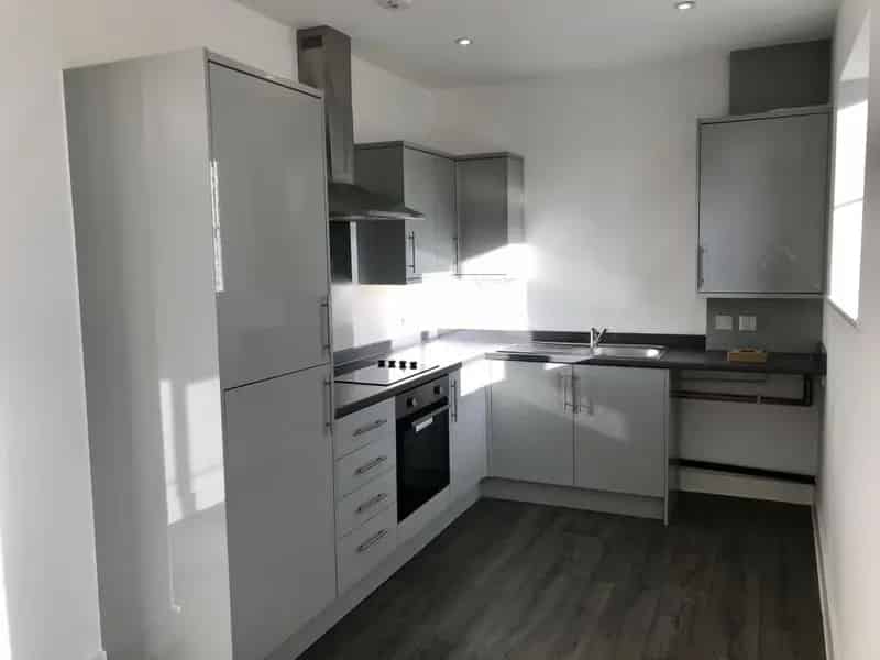 Modern 1 Bedroom Apartment with Parking - No Deposit